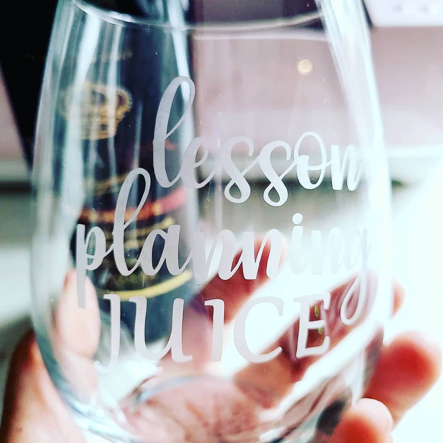 Create custom etched glasses for easy, inexpensive gifts - Cricut
