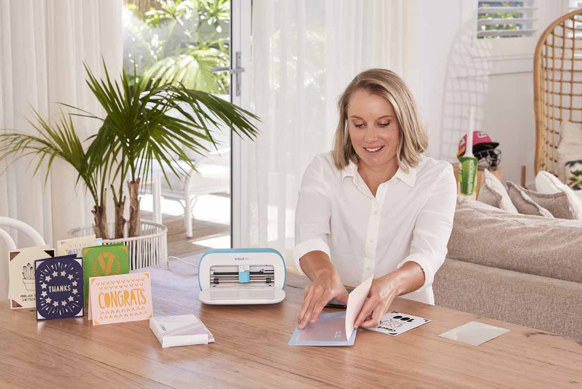 Alyssa Healy using Cricut Joy for personalised greeting cards